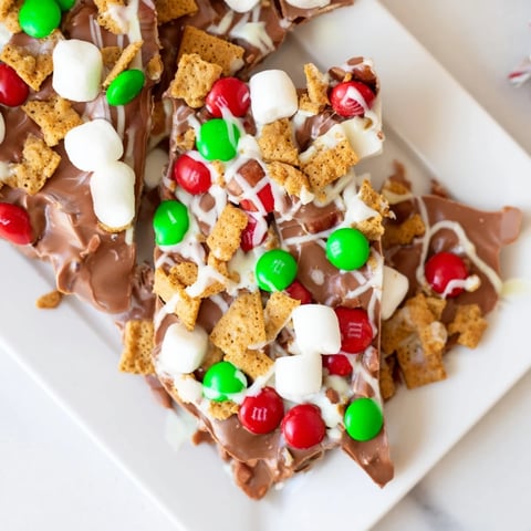 Quick Christmas Smores Bark, loaded with graham crackers, marshmallows, and festive sprinkles, ready to break and eat.