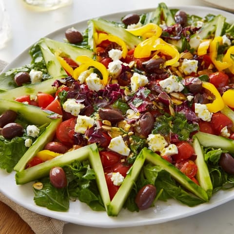 This eye-catching Star of David salad features fresh greens and colorful bell peppers, ready to serve.